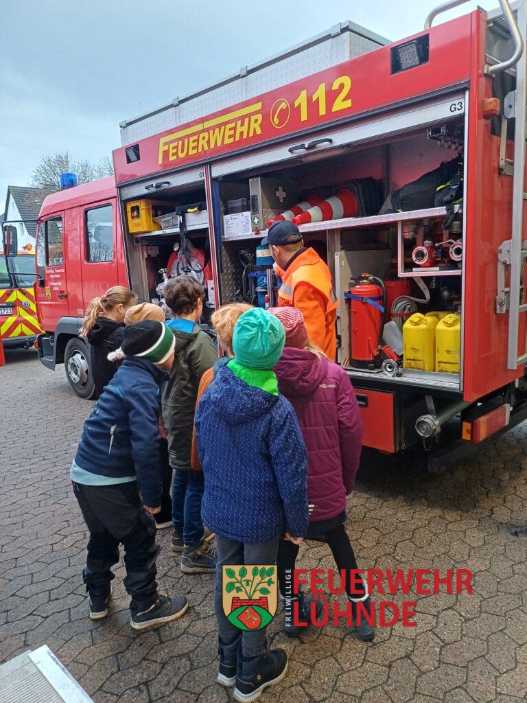 Drittklässler der Grundschule Lühnde zu Besuch in unserer Feuerwehr